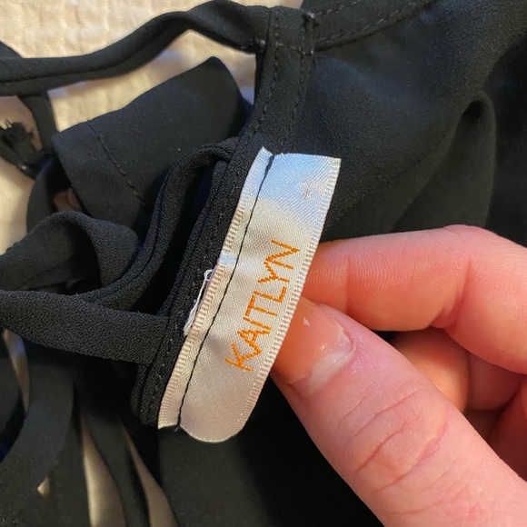 Black flowy tank- open back - Picture 3 of 4